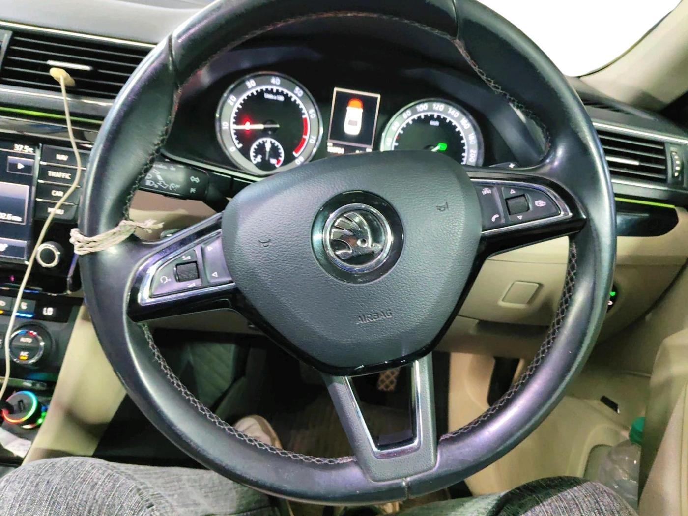 2017 Skoda Superb L&K 1.8 TSI AT, Petrol, Automatic, 1,06,704 km, interior