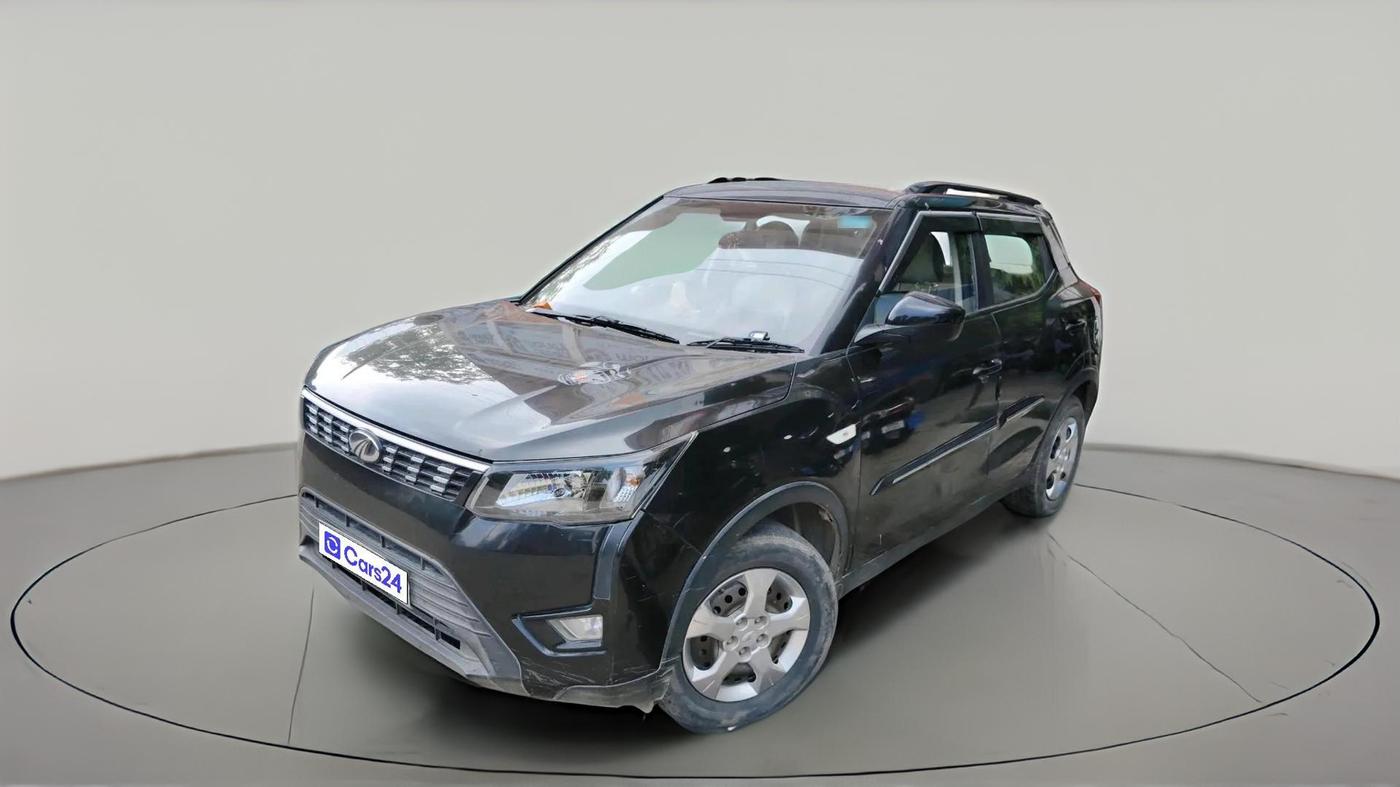 2022 Mahindra XUV300 W6 1.2 PETROL, Petrol, Manual, 61,117 km, exterior