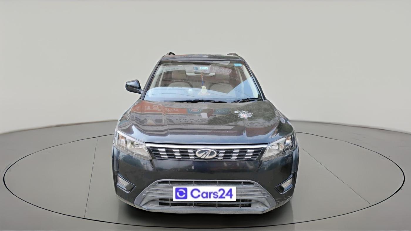 2022 Mahindra XUV300 W6 1.2 PETROL, Petrol, Manual, 61,117 km, exterior