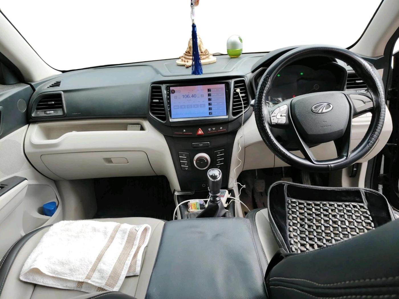 2022 Mahindra XUV300 W6 1.2 PETROL, Petrol, Manual, 61,117 km, interior