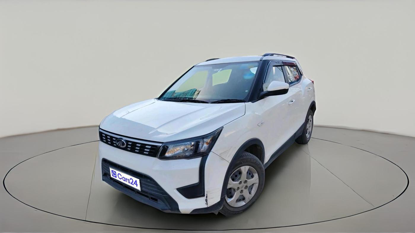 2020 Mahindra XUV300 W6 1.5 DIESEL AMT, Diesel, Automatic, 1,29,577 km, exterior