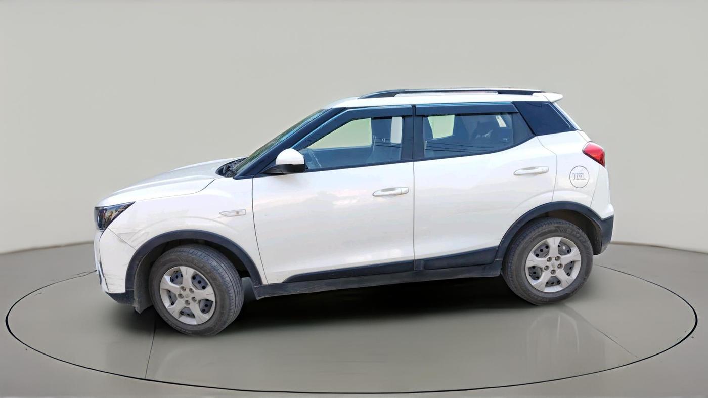 2020 Mahindra XUV300 W6 1.5 DIESEL AMT, Diesel, Automatic, 1,29,577 km, exterior