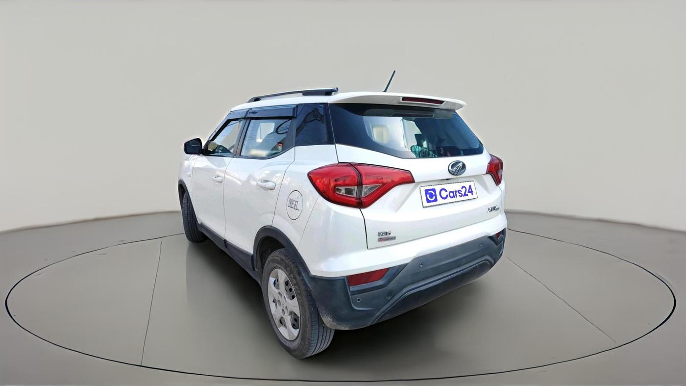 2020 Mahindra XUV300 W6 1.5 DIESEL AMT, Diesel, Automatic, 1,29,577 km, exterior