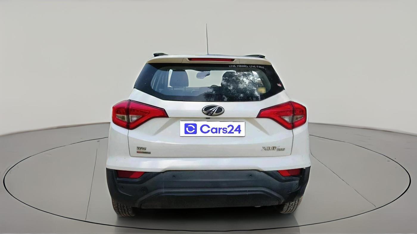 2020 Mahindra XUV300 W6 1.5 DIESEL AMT, Diesel, Automatic, 1,29,577 km, exterior