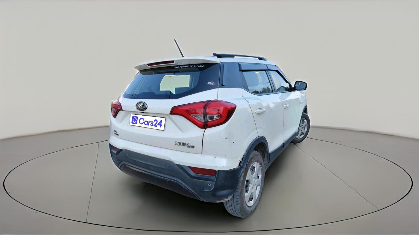 2020 Mahindra XUV300 W6 1.5 DIESEL AMT, Diesel, Automatic, 1,29,577 km, exterior