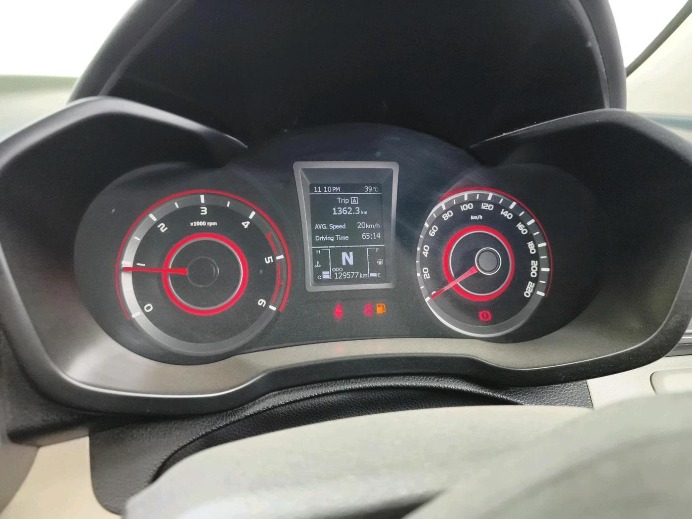 2020 Mahindra XUV300 W6 1.5 DIESEL AMT, Diesel, Automatic, 1,29,577 km, interior