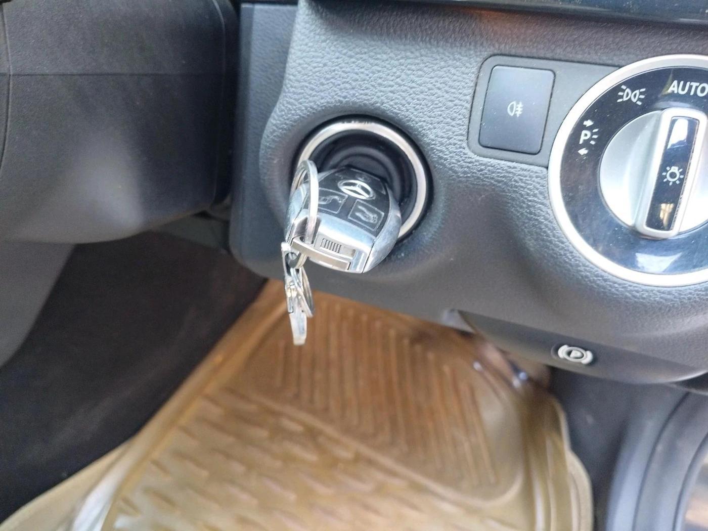 2012 Mercedes Benz E Class E 200 CGI AVANTGARDE, Petrol, Automatic, 47,480 km, interior
