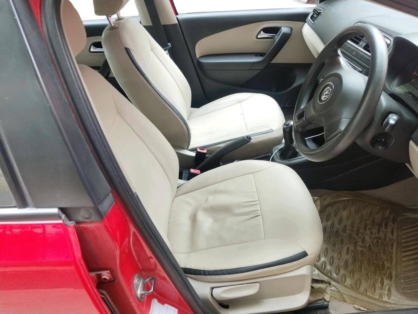 2011 Volkswagen Polo COMFORTLINE 1.2L PETROL, Petrol, Manual, 1,13,194 km, interior