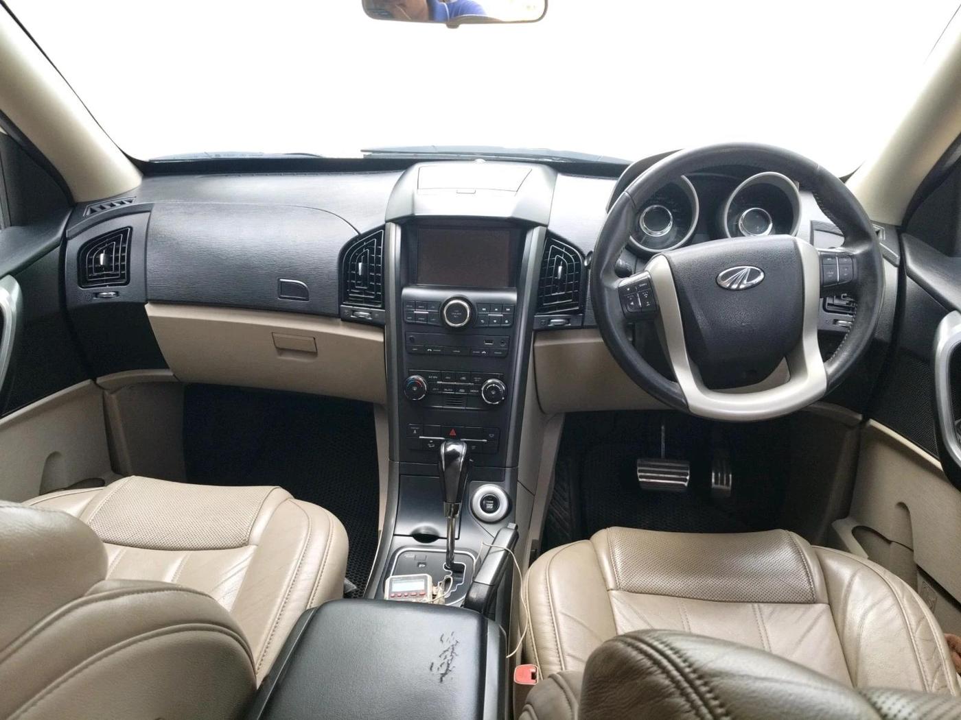2018 Mahindra XUV500 W10 AT, Diesel, Automatic, 1,09,927 km, interior