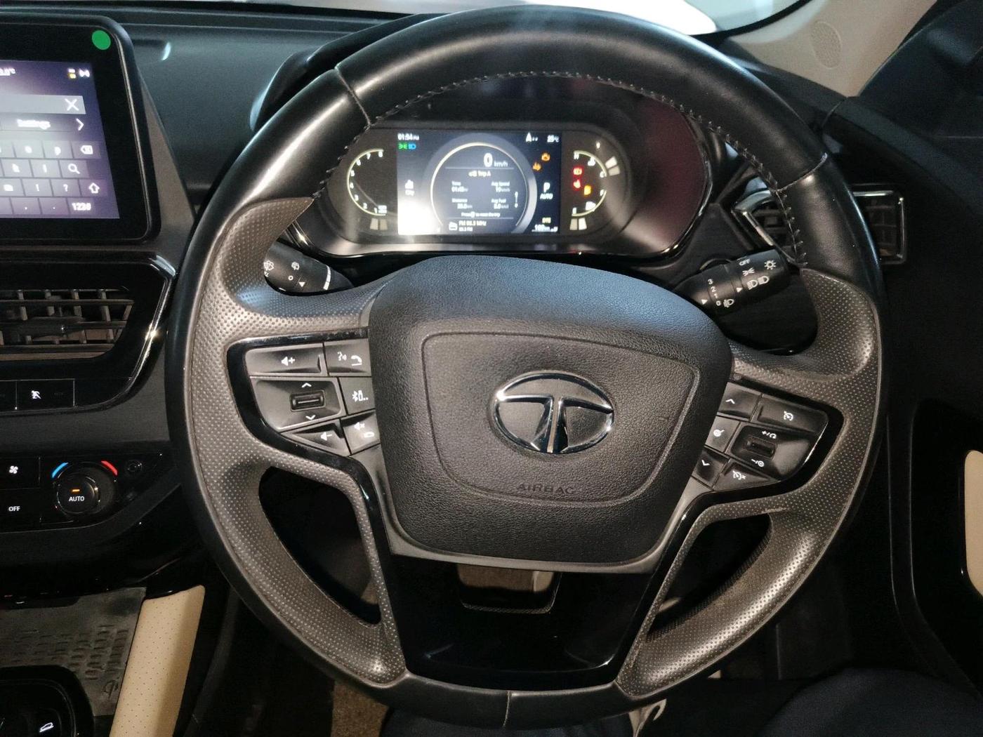 2023 Tata Safari XZA PLUS O ADVENTURE 7STR, Diesel, Automatic, 73,083 km, interior