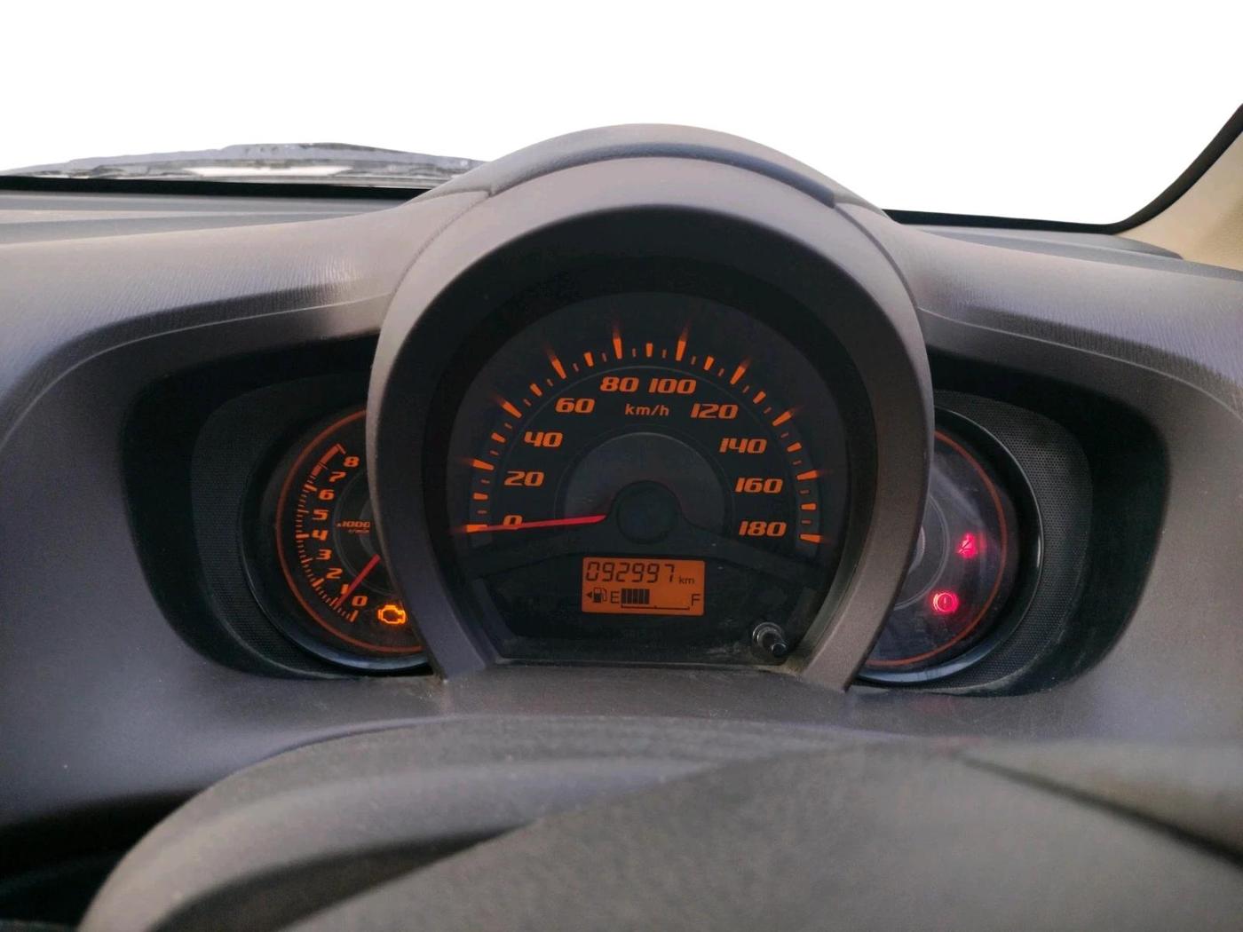2013 Honda Amaze 1.2L I-VTEC S, CNG, Manual, 92,997 km, interior