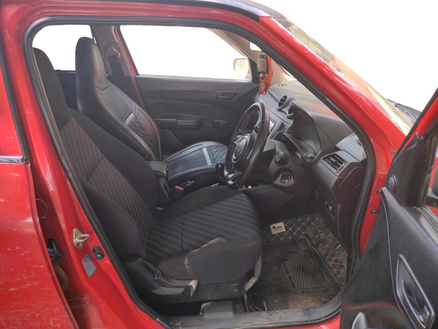 2021 Maruti Swift LXI, CNG, Manual, 1,08,854 km, interior