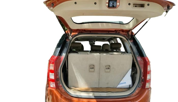 2016 Mahindra XUV500 W10 AT, Diesel, Automatic, 78,683 km, exterior