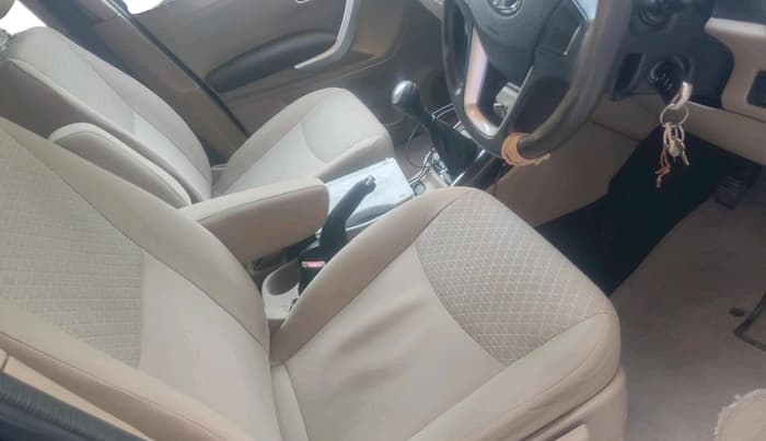 2019 Mahindra TUV300 T8, Diesel, Manual, 62,472 km, interior