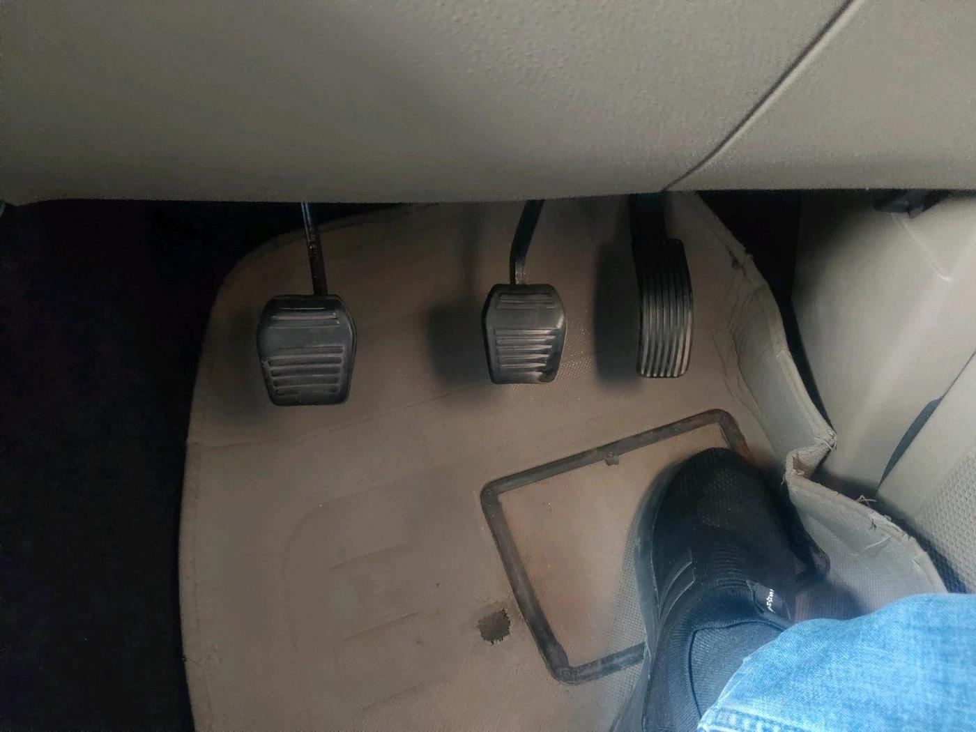 2019 Mahindra TUV300 T8, Diesel, Manual, 62,472 km, interior