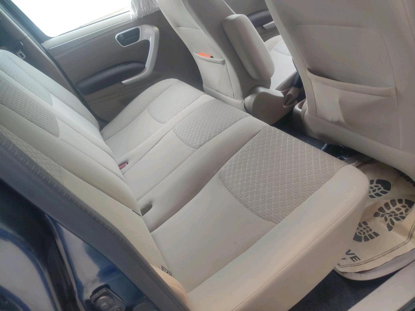 2019 Mahindra TUV300 T8, Diesel, Manual, 62,472 km, interior