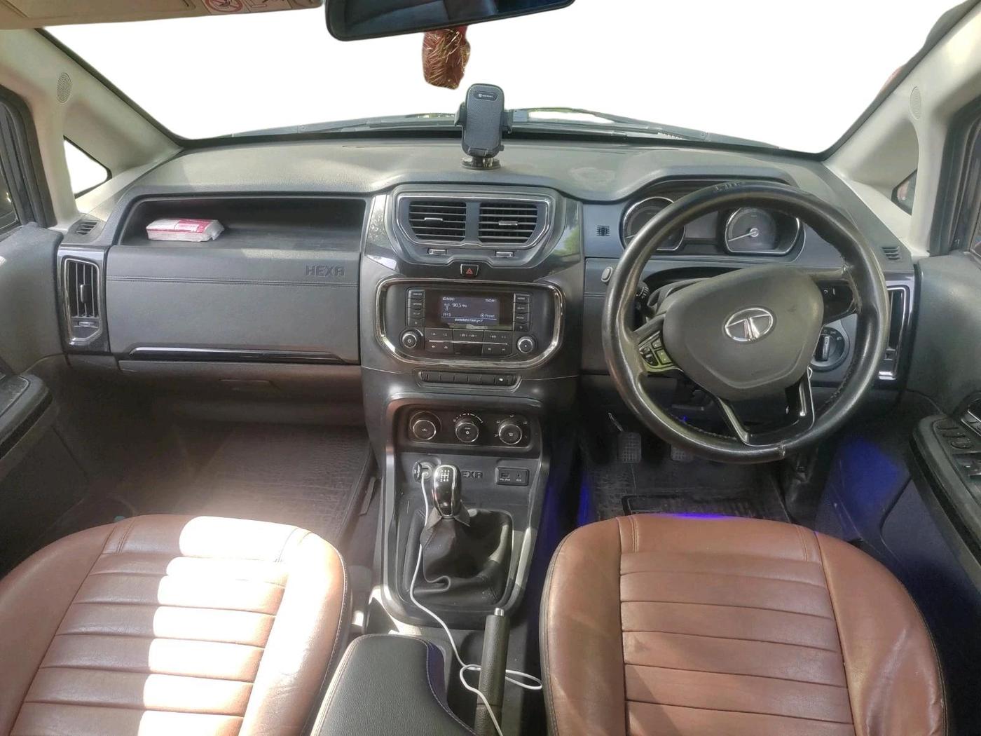 2018 Tata Hexa XE 4X2 7 STR, Diesel, Manual, 1,39,707 km, interior