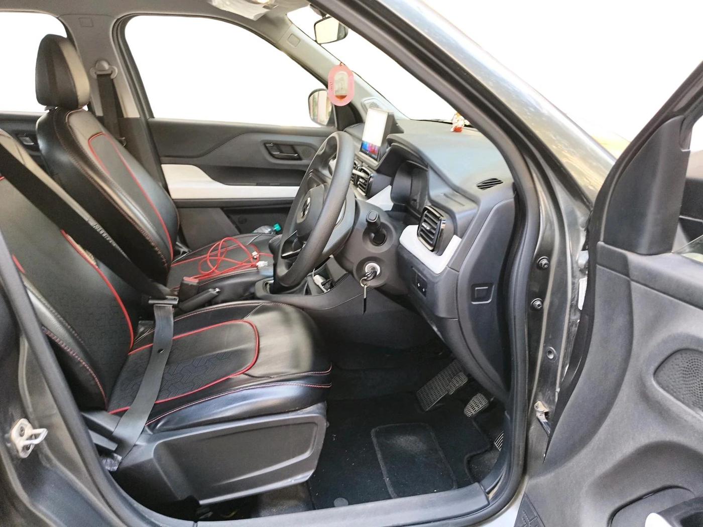 2025 Tata PUNCH PURE MT, Petrol, Manual, 18,655 km, interior