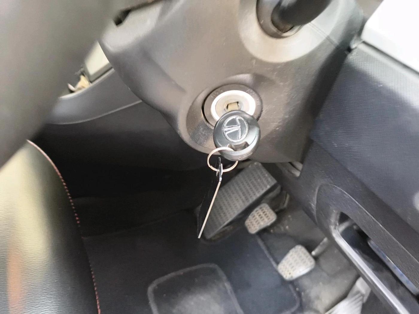 2025 Tata PUNCH PURE MT, Petrol, Manual, 18,655 km, interior