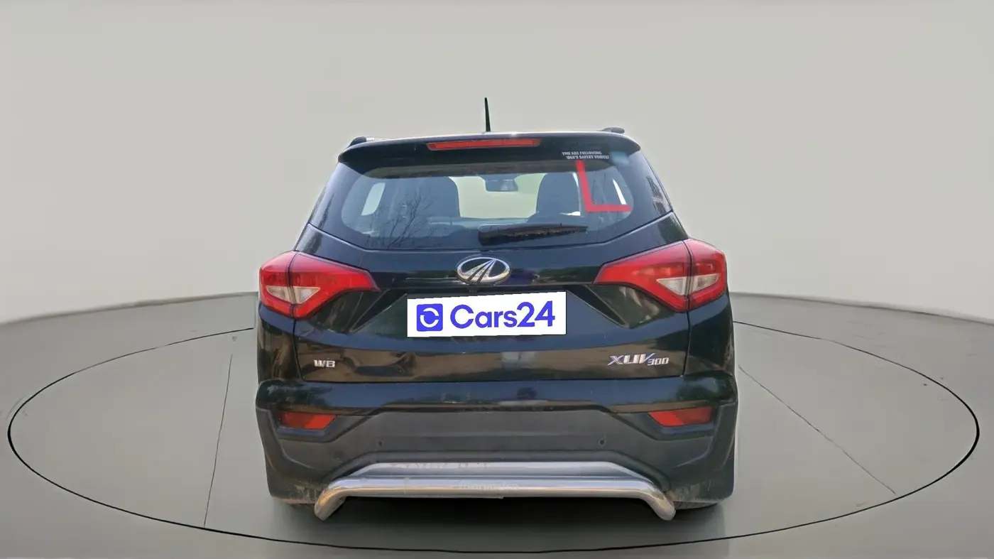 2022 Mahindra XUV300 W8 1.5 DIESEL, Diesel, Manual, 1,08,195 km, exterior