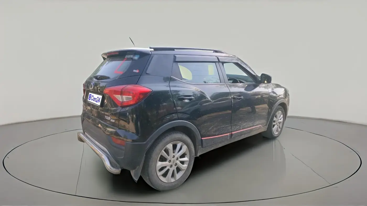 2022 Mahindra XUV300 W8 1.5 DIESEL, Diesel, Manual, 1,08,195 km, exterior