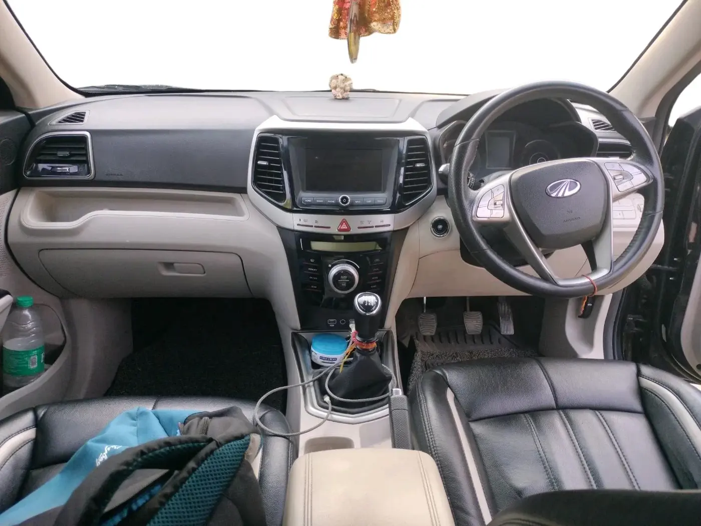 2022 Mahindra XUV300 W8 1.5 DIESEL, Diesel, Manual, 1,08,195 km, interior