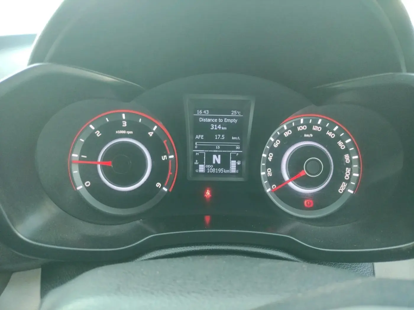 2022 Mahindra XUV300 W8 1.5 DIESEL, Diesel, Manual, 1,08,195 km, interior