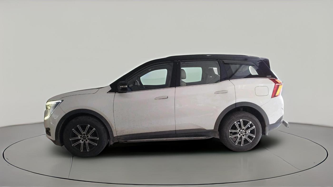 2021 Mahindra XUV700 AX 7 LUXURY P AT 7 STR, Petrol, Automatic, 31,614 km, exterior