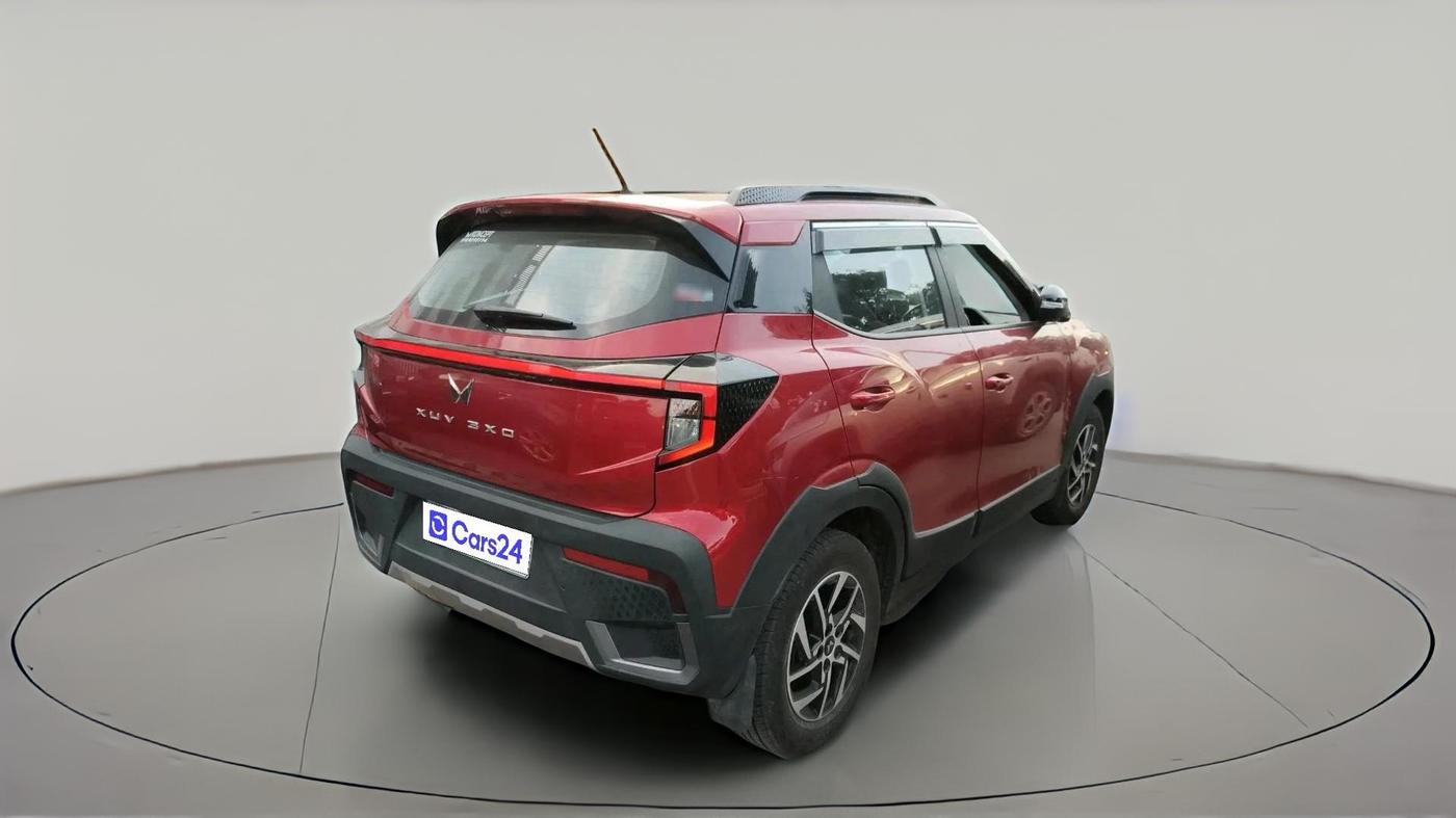 2024 Mahindra XUV 3XO AX5 1.2 L TCMPFi, Petrol, Manual, 5,299 km, exterior