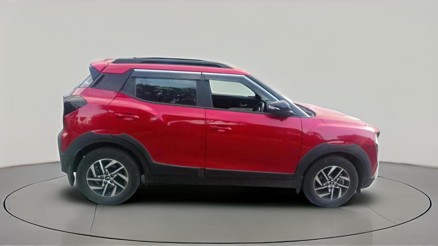 2024 Mahindra XUV 3XO AX5 1.2 L TCMPFi, Petrol, Manual, 5,299 km, exterior