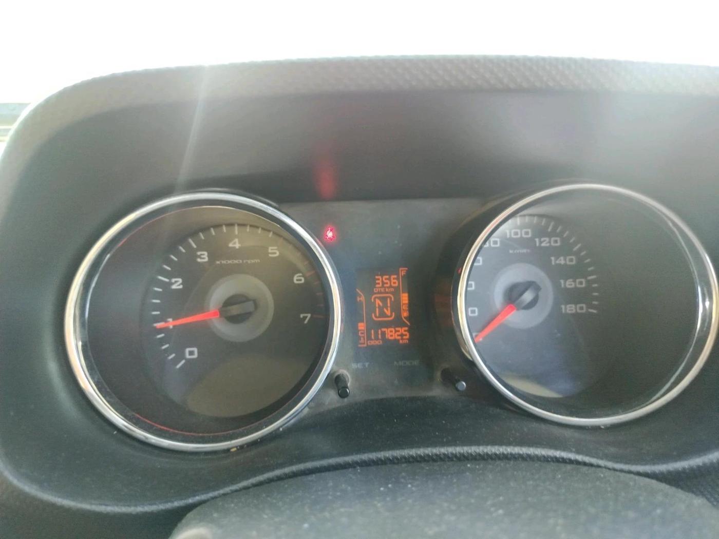 2016 Mahindra TUV300 T8 AMT, Diesel, Automatic, 1,17,825 km, interior