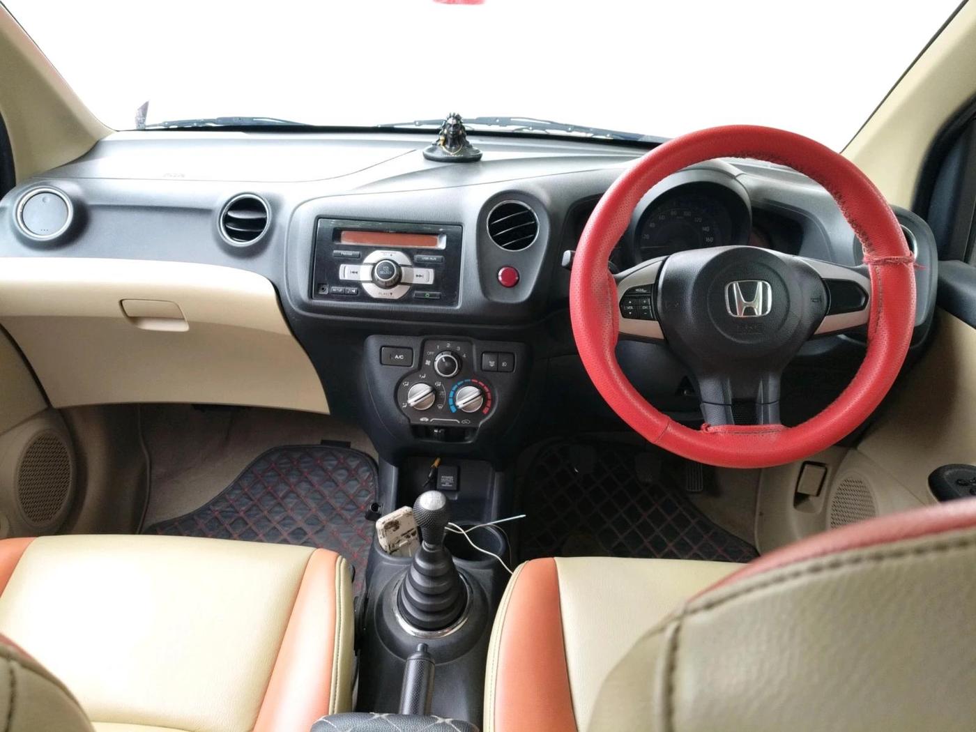 2015 Honda Brio VX MT, Petrol, Manual, 86,570 km, interior