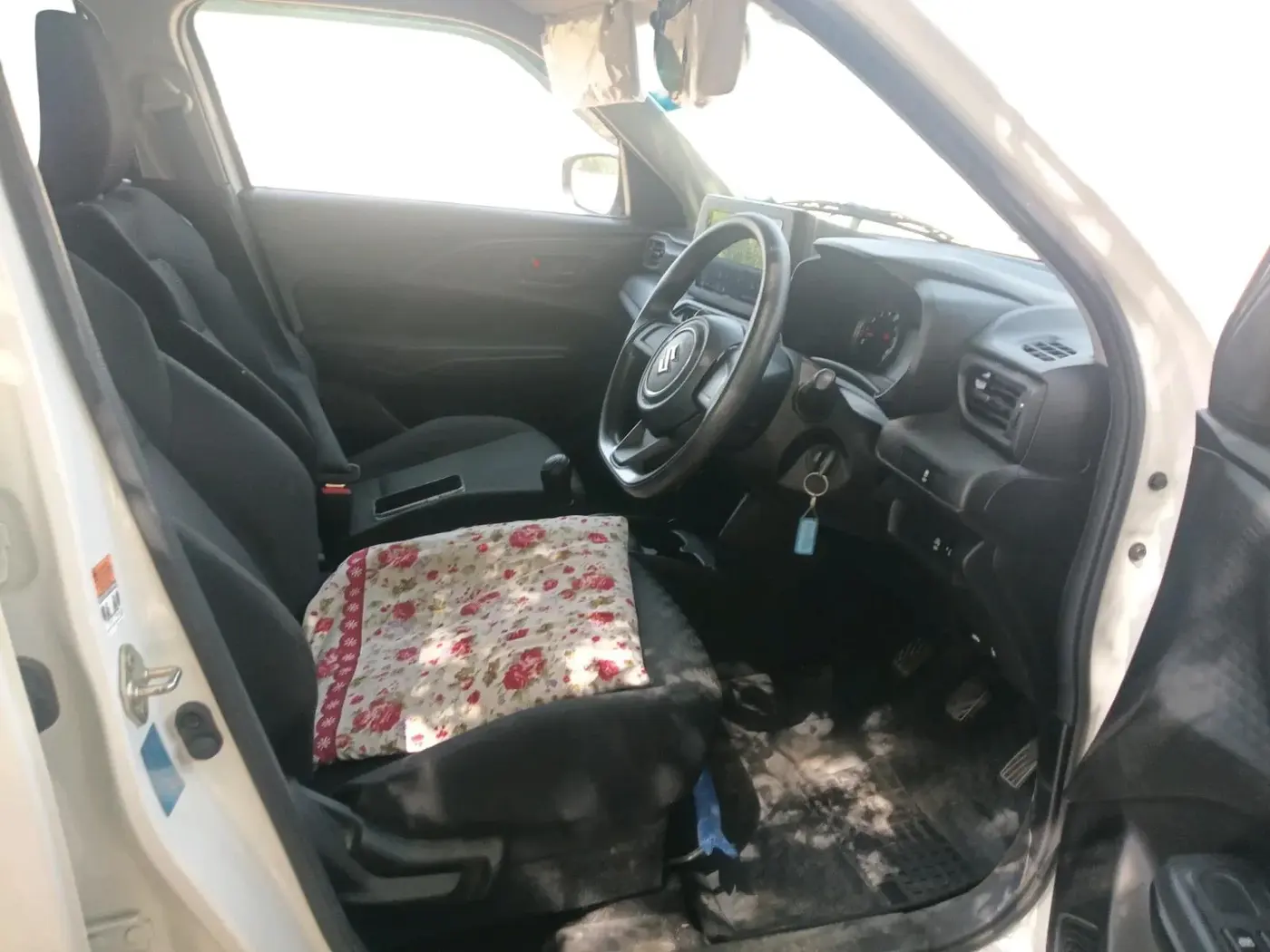 2024 Maruti Swift LXi, Petrol, Manual, 22,151 km, interior