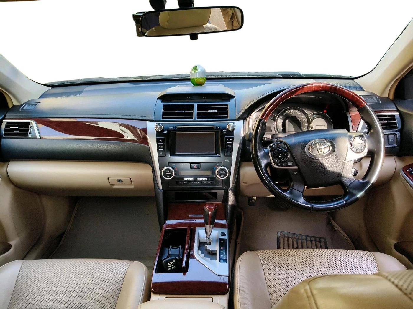 2013 Toyota Camry 2.5L AT, Petrol, Automatic, 95,464 km, interior