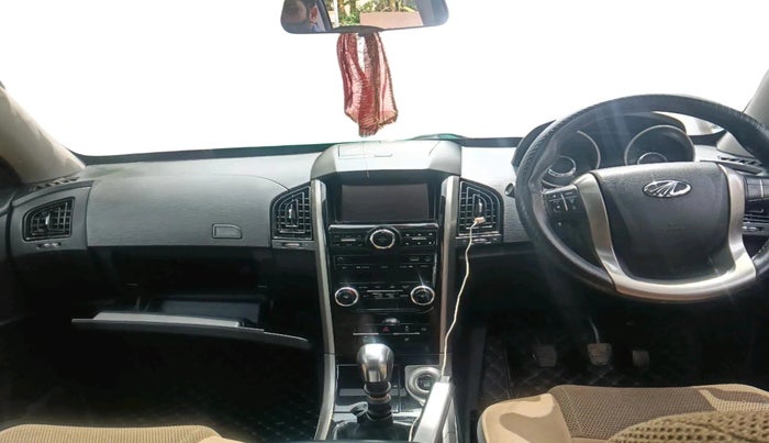 2020 Mahindra XUV500 W9, Diesel, Manual, 50,395 km, interior