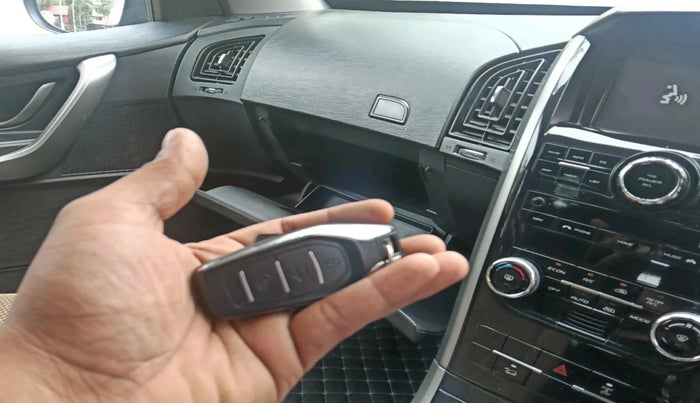 2020 Mahindra XUV500 W9, Diesel, Manual, 50,395 km, interior