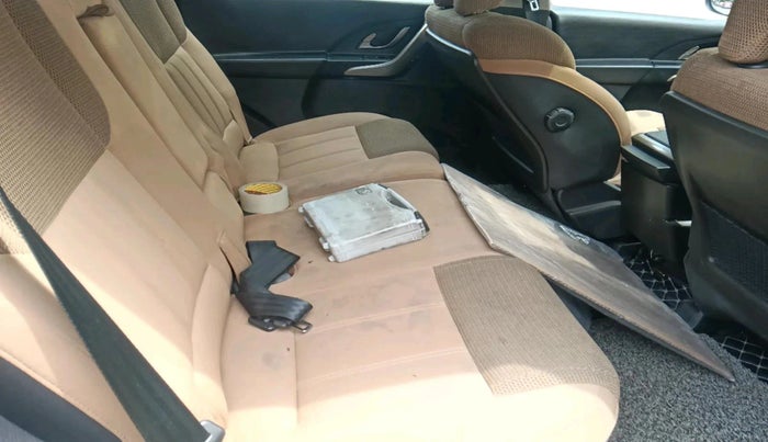 2020 Mahindra XUV500 W9, Diesel, Manual, 50,395 km, interior