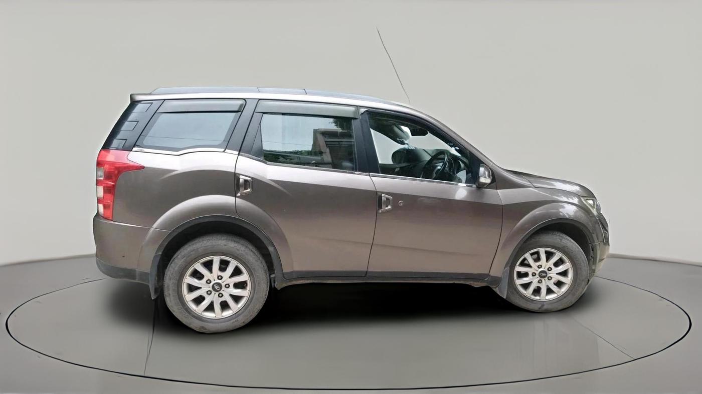2018 Mahindra XUV500 W10 AT, Diesel, Automatic, 94,633 km, exterior
