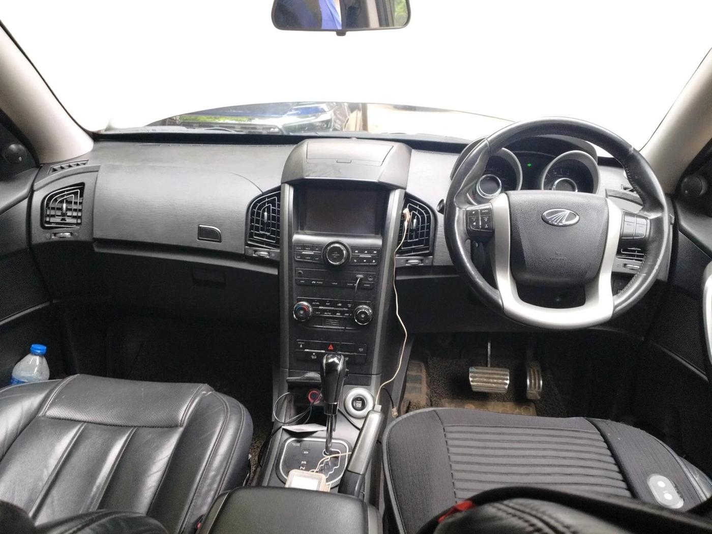 2018 Mahindra XUV500 W10 AT, Diesel, Automatic, 94,633 km, interior