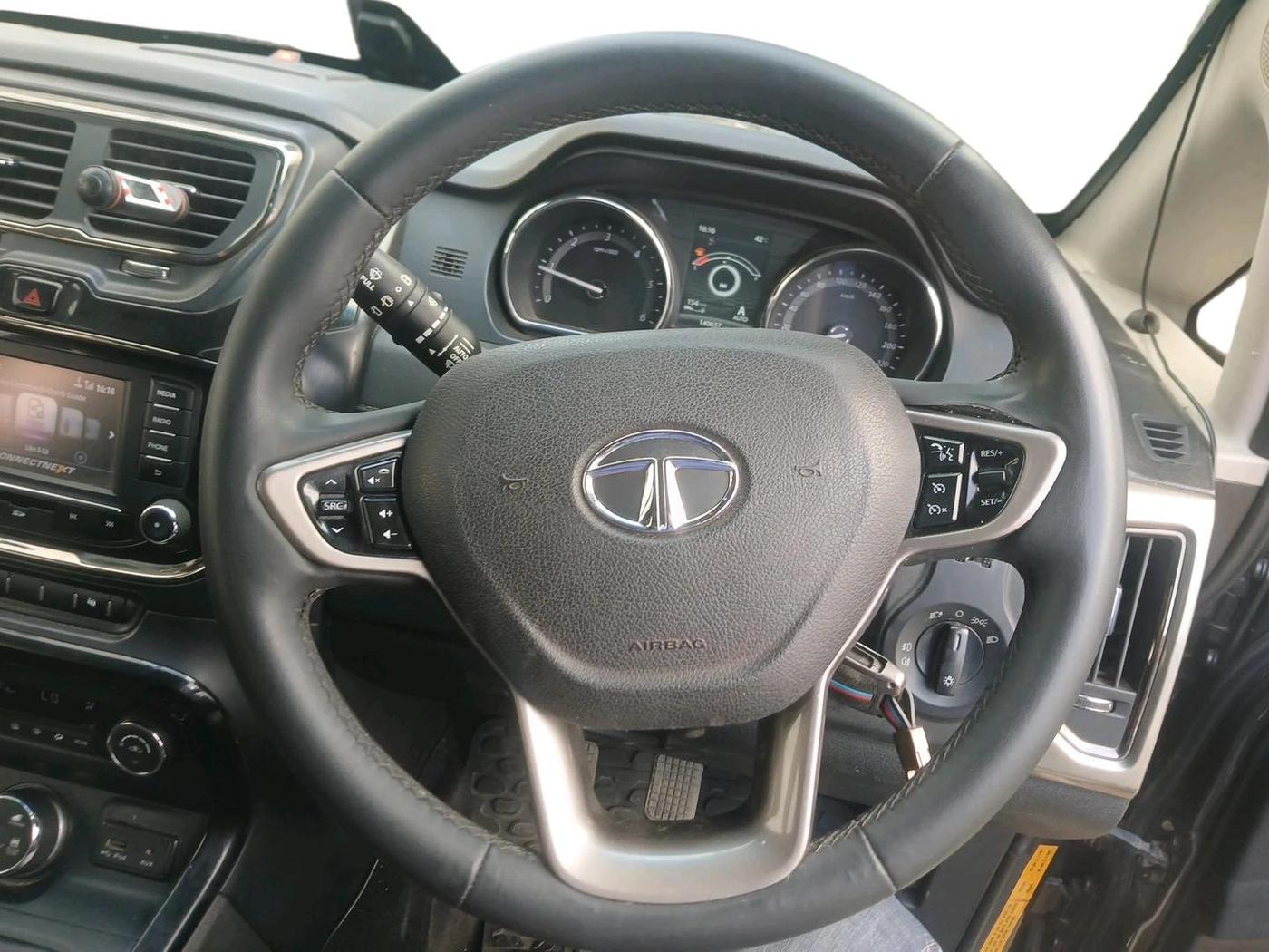 2017 Tata Hexa XT 4X2 7 STR, Diesel, Manual, 1,40,659 km, interior