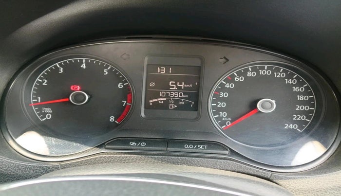 2015 Volkswagen Polo HIGHLINE1.2L, Petrol, Manual, 1,07,390 km, interior