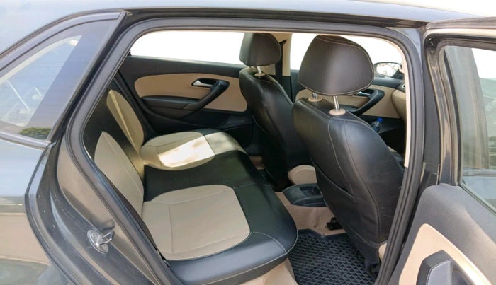 2015 Volkswagen Polo HIGHLINE1.2L, Petrol, Manual, 1,07,390 km, interior