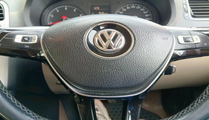 2015 Volkswagen Polo HIGHLINE1.2L, Petrol, Manual, 1,07,390 km, interior