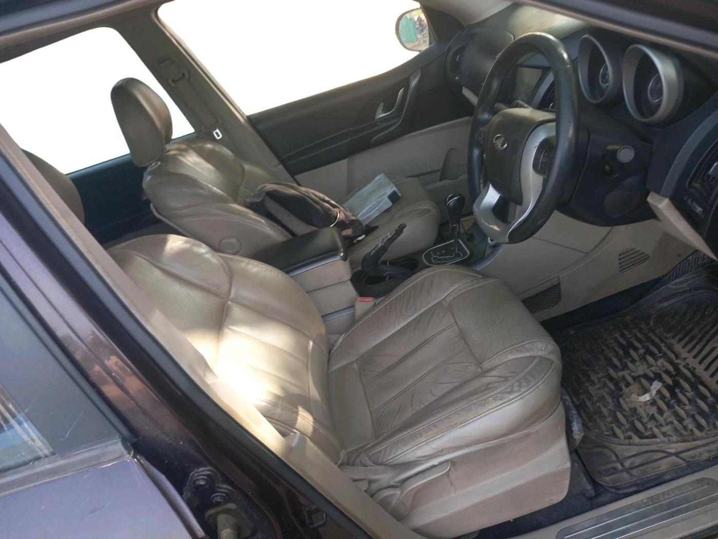 2016 Mahindra XUV500 W8 AT 1.99, Diesel, Automatic, 1,28,946 km, interior