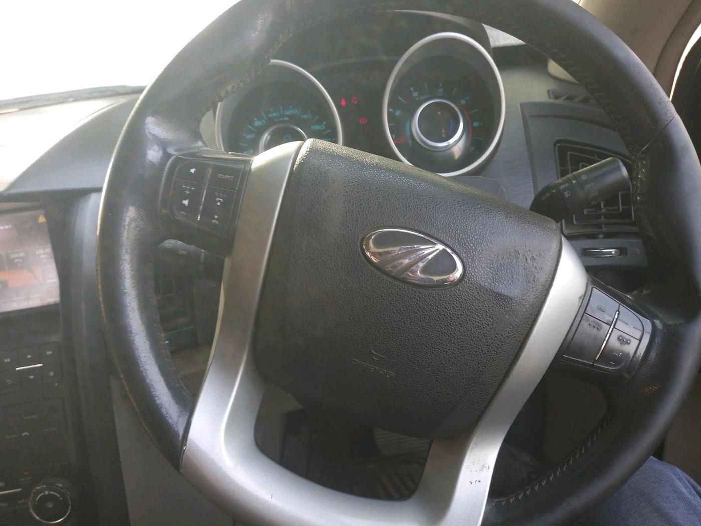 2016 Mahindra XUV500 W8 AT 1.99, Diesel, Automatic, 1,28,946 km, interior