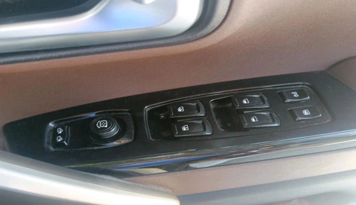 2022 Mahindra SCORPIO-N Z8 L PETROL MT 7 STR, Petrol, Manual, 54,453 km, interior