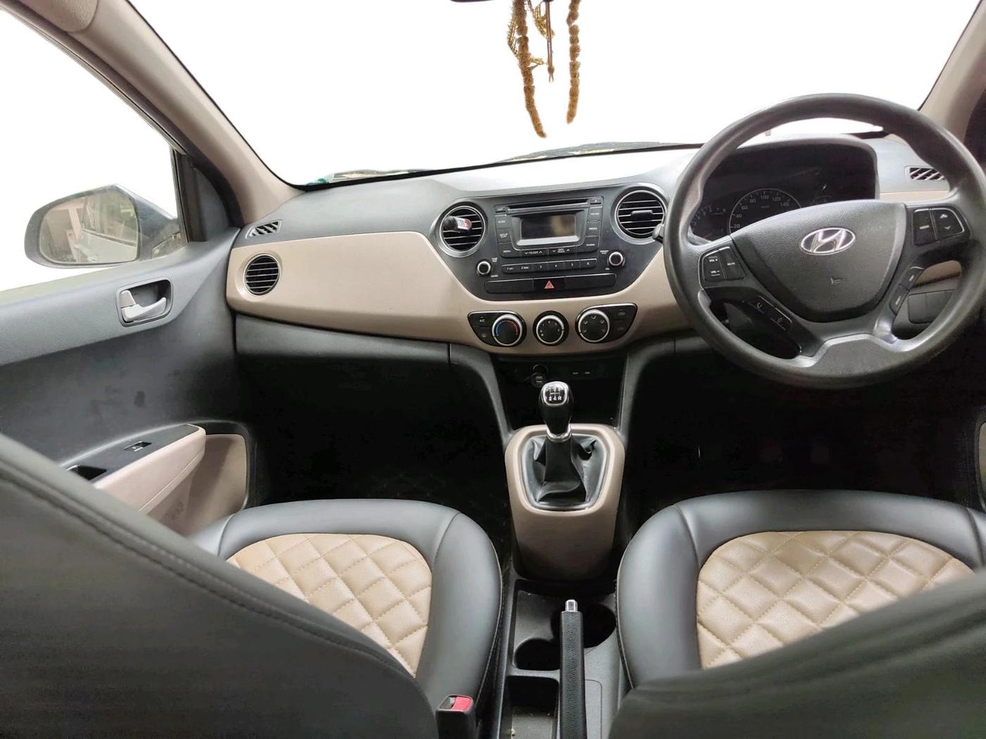 2015 Hyundai Grand i10 SPORTZ 1.2 KAPPA VTVT, Petrol, Manual, 1,32,572 km, interior
