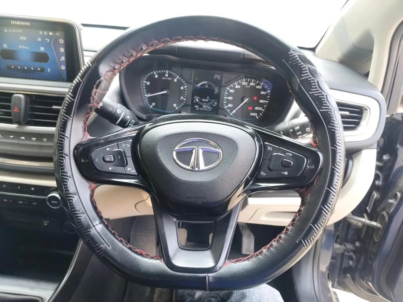 2022 Tata ALTROZ XT PETROL, Petrol, Manual, 19,242 km, interior