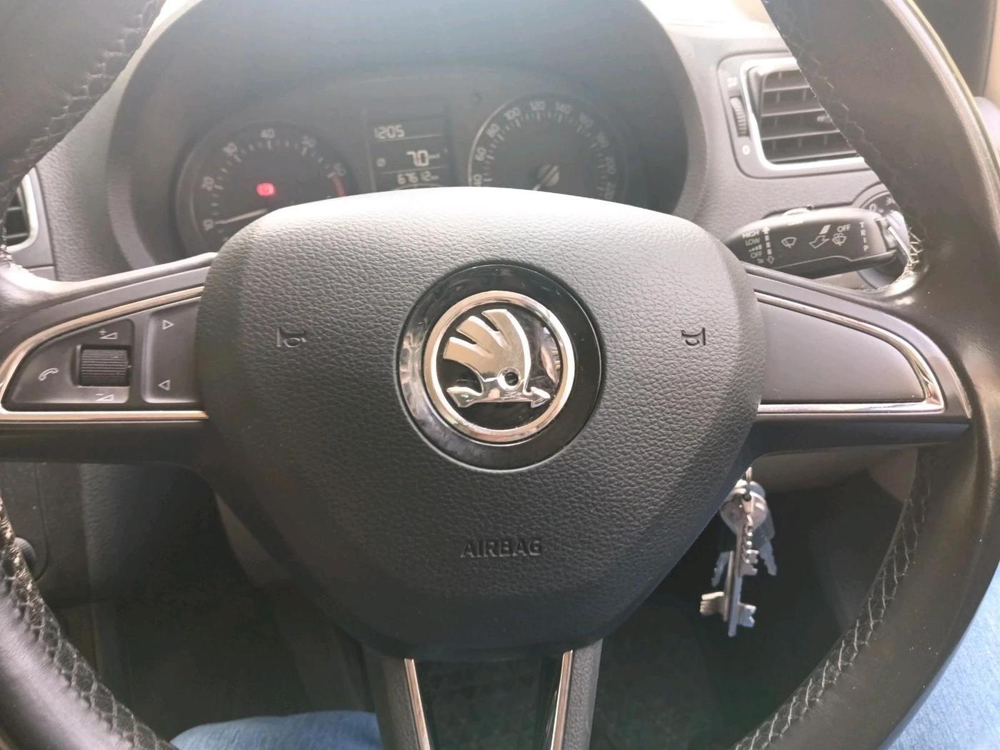2017 Skoda Rapid STYLE 1.6 MPI, Petrol, Manual, 68,355 km, interior