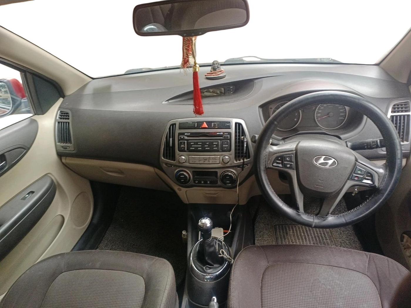 2013 Hyundai i20 SPORTZ 1.2, Petrol, Manual, 1,07,103 km, interior